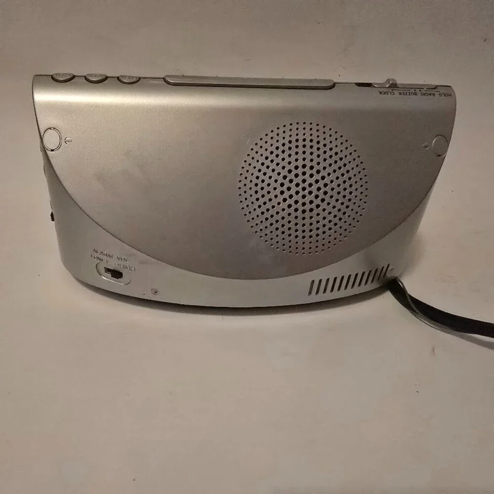 VTG Sony Dream Machine AM/FM Alarm Clock Radio Model ICF-C492-Tested